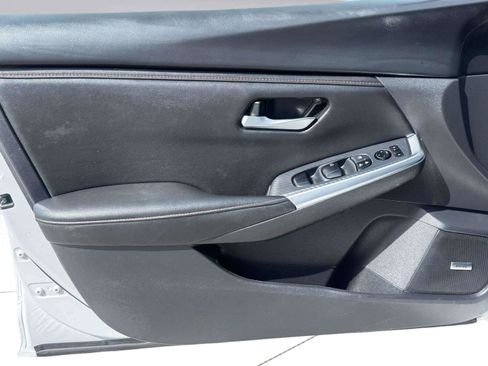 Used 2024 Nissan Sentra SR w/ SR Premium Package FWD image 18
