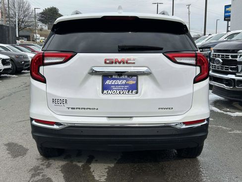 Used 2023 GMC Terrain SLT image 4