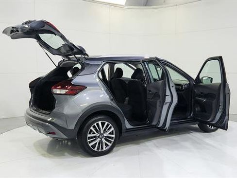 Used 2022 Nissan Kicks SV image 32