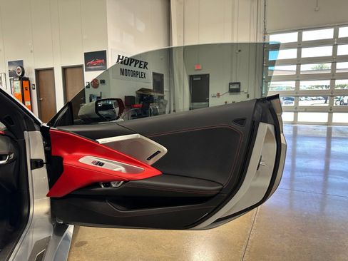 Used 2021 Chevrolet Corvette Stingray Preferred Cpe w/ Z51 Performance Package RWD image 31