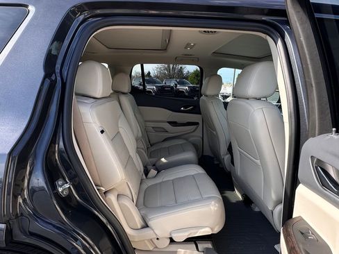 Used 2021 GMC Acadia Denali w/ Denali Ultimate Package AWD/4WD image 15