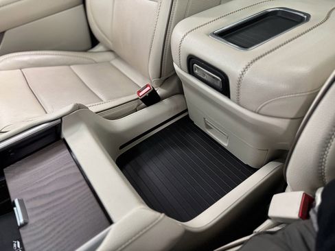 Used 2021 GMC Yukon Denali w/ Denali Premium Package image 32