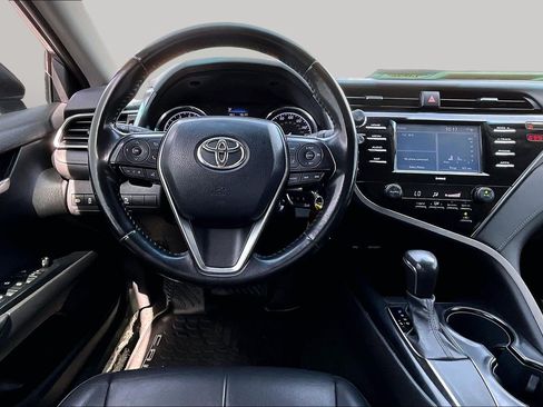 Used 2020 Toyota Camry SE FWD image 5