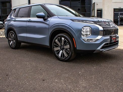 New 2026 Mitsubishi Outlander SE image 3