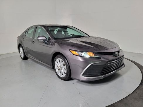 Used 2022 Toyota Camry LE image 2