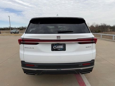 Used 2025 Buick Enclave Preferred image 4