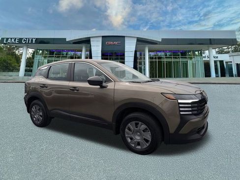 Used 2025 Nissan Kicks S image 1