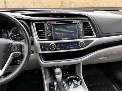 Used 2019 Toyota Highlander XLE image 7
