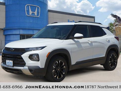 Used 2023 Chevrolet TrailBlazer LT w/ LPO, Blackout Package FWD image 1