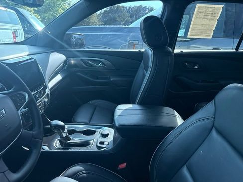 Used 2023 Chevrolet Traverse Premier w/ Redline Edition FWD image 3