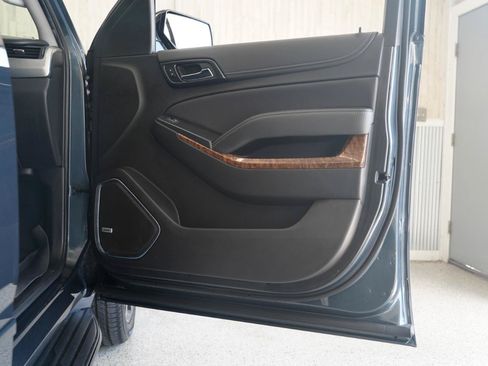 Used 2020 Chevrolet Suburban Premier AWD/4WD image 32