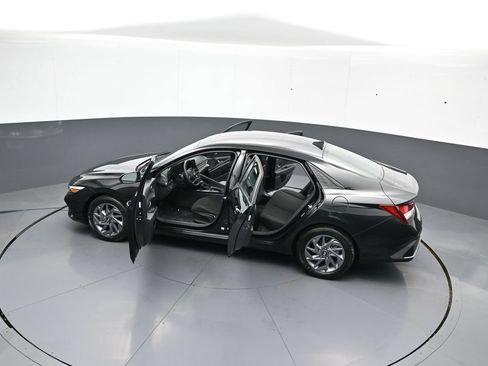 Certified 2024 Hyundai Elantra SEL FWD image 43