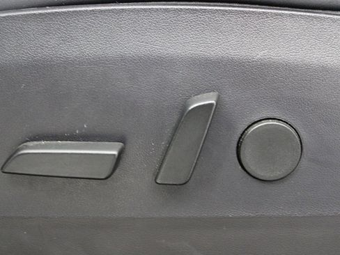 Used 2020 Tesla Model Y Long Range image 34