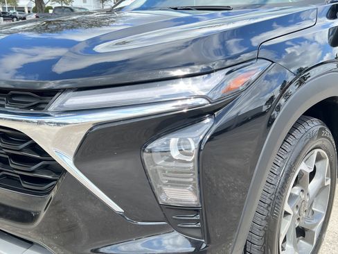 Certified 2024 Chevrolet Trax LT w/ Driver Confidence Package image 10