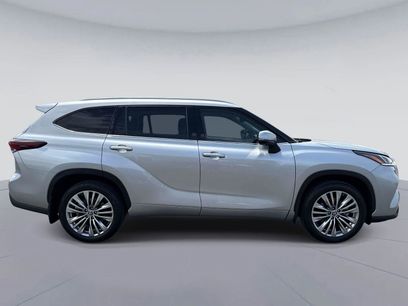 Used 2024 Toyota Highlander Platinum