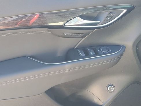 Used 2023 Buick Envision Essence image 42