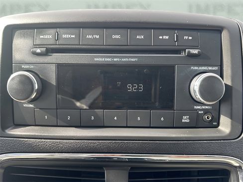 Used 2013 Dodge Grand Caravan SE image 16