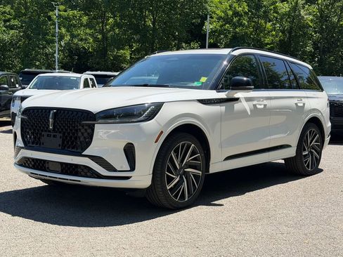 Used 2025 Lincoln Aviator Black Label w/ Jet Appearance Package AWD/4WD image 3