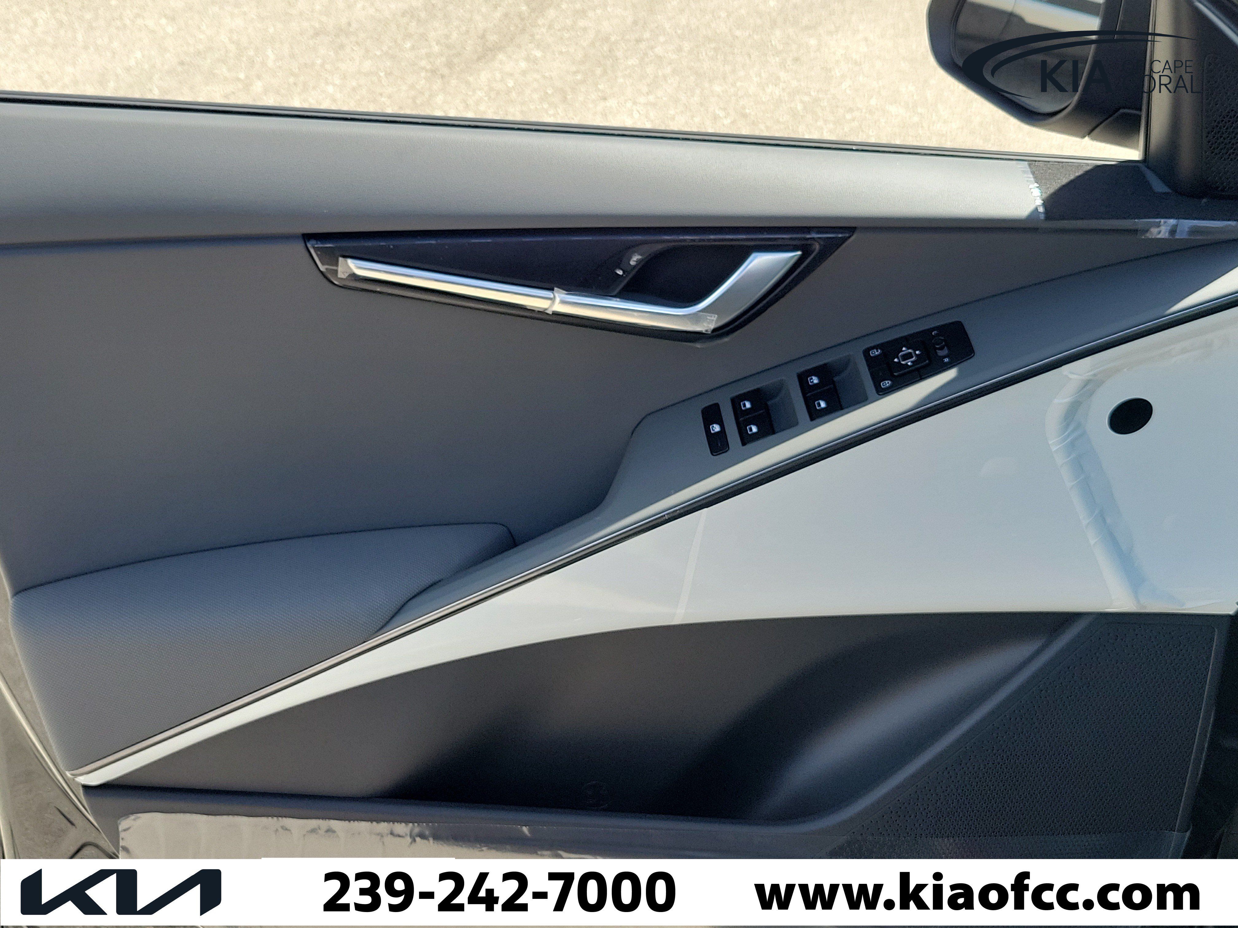 New 2026 Kia Niro EX FWD image 24
