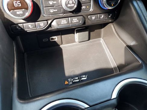 Used 2022 GMC Yukon SLT w/ SLT Premium Package image 23