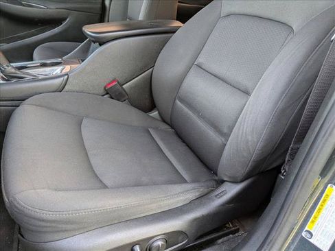 Used 2018 Chevrolet Malibu LT FWD image 12