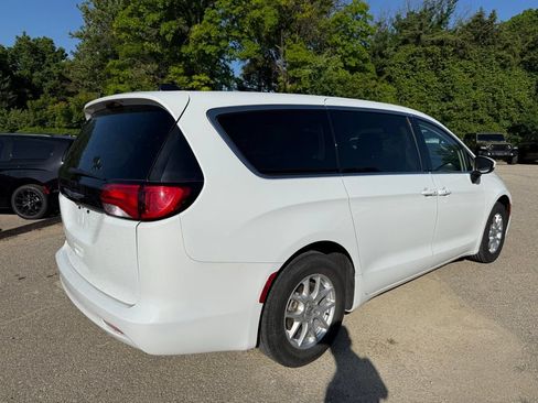 Used 2023 Chrysler Voyager LX FWD image 33
