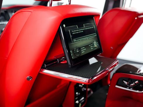 Used 2022 Rolls-Royce Cullinan Black Badge w/ Dark Exterior Package image 35