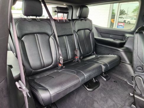 Used 2025 Jeep Wagoneer Series II AWD/4WD image 14