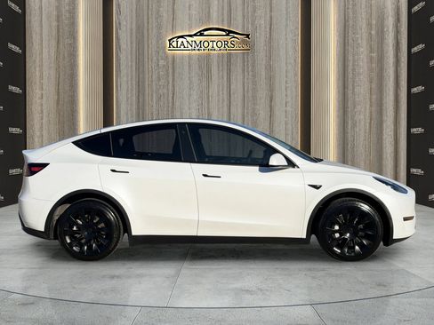 Used 2023 Tesla Model Y Long Range image 2