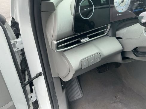 Used 2023 Hyundai Elantra SEL w/ Convenience Package image 11