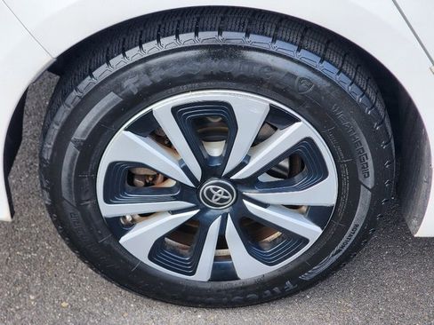 Used 2018 Toyota Prius Prime Advanced image 12