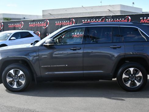 Used 2022 Jeep Grand Cherokee Limited 4xe w/ MOPAR Finishing Package AWD/4WD image 4