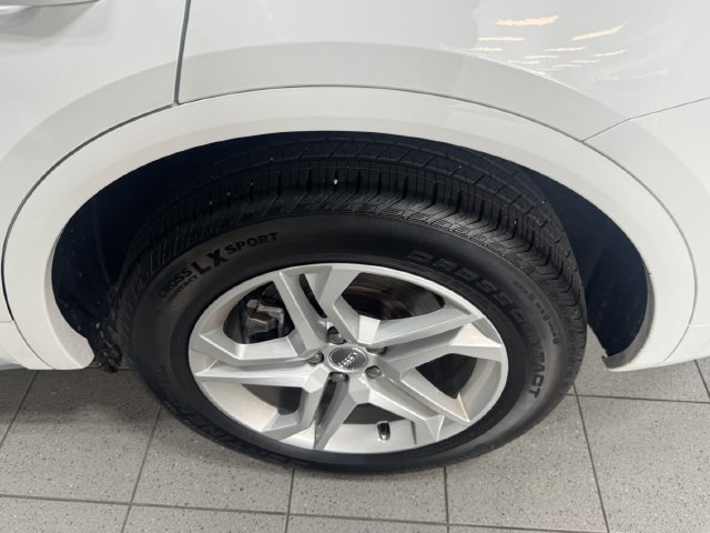 Used 2019 Audi Q5 Premium w/ Convenience Package AWD/4WD image 11
