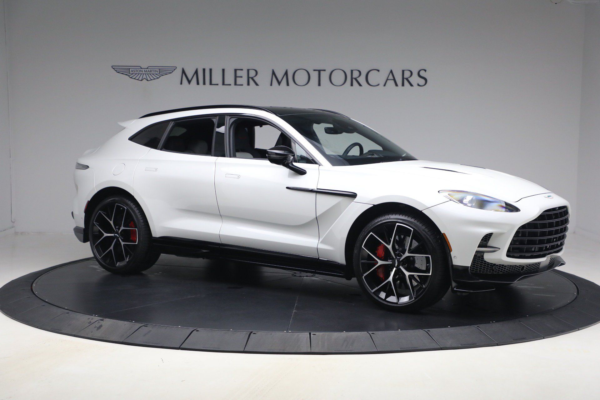 Used 2025 Aston Martin DBX 707 AWD/4WD image 10