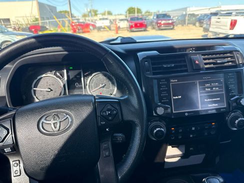 Used 2020 Toyota 4Runner 4WD image 19