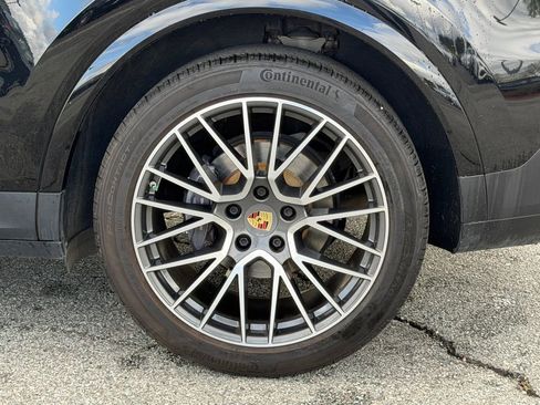 Used 2021 Porsche Cayenne image 15