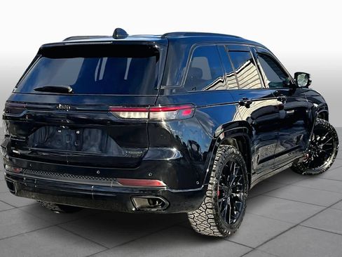 Used 2022 Jeep Grand Cherokee Summit w/ Luxury Tech Group V image 13