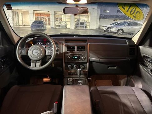 Used 2012 Jeep Liberty Sport image 12