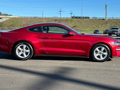 Used 2018 Ford Mustang Coupe image 2