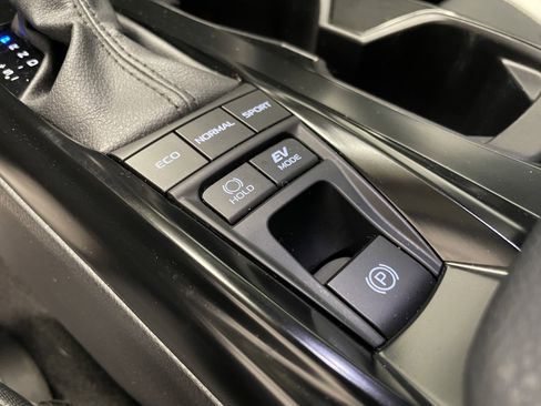 Used 2025 Toyota Camry SE image 21