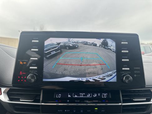 Used 2021 Toyota Sienna LE image 26