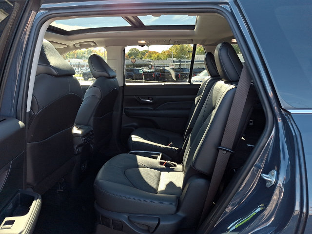 Used 2024 Toyota Grand Highlander AWD image 8