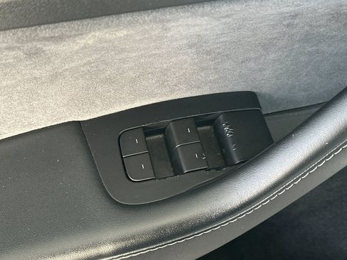 Used 2022 Tesla Model Y Performance AWD/4WD image 13