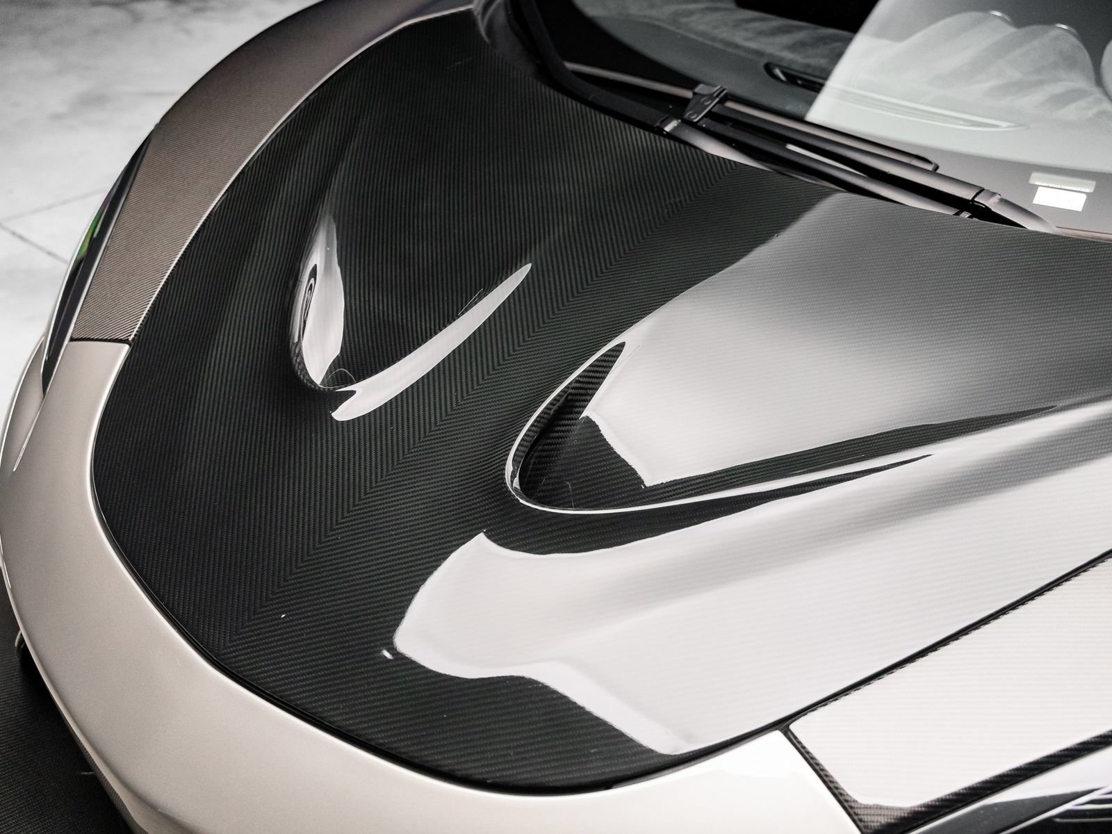 Used 2017 McLaren 570S Coupe RWD image 23
