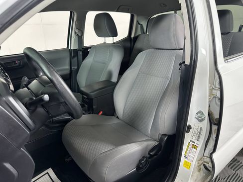 Used 2022 Toyota Tacoma SR AWD/4WD image 13
