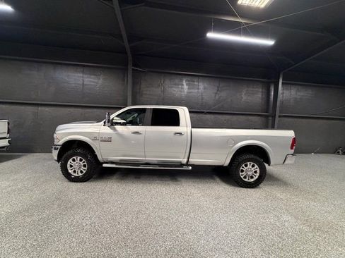 Used 2018 RAM 2500 Laramie AWD/4WD image 2