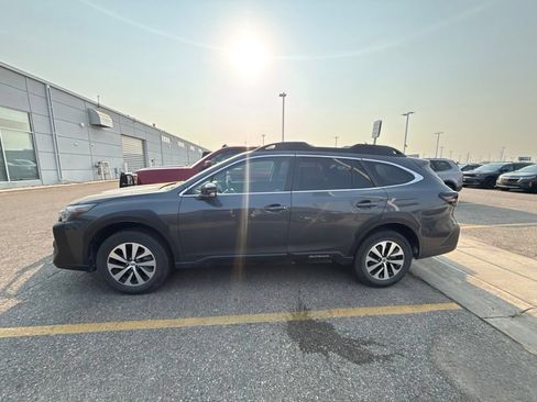 Used 2024 Subaru Outback Premium AWD/4WD image 4