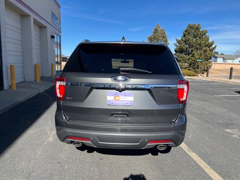 Used 2018 Ford Explorer XLT image 7