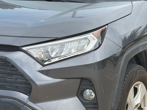 Used 2019 Toyota RAV4 XLE w/ Convenience Package FWD image 4