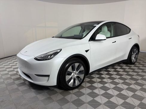 Used 2021 Tesla Model Y Long Range image 3